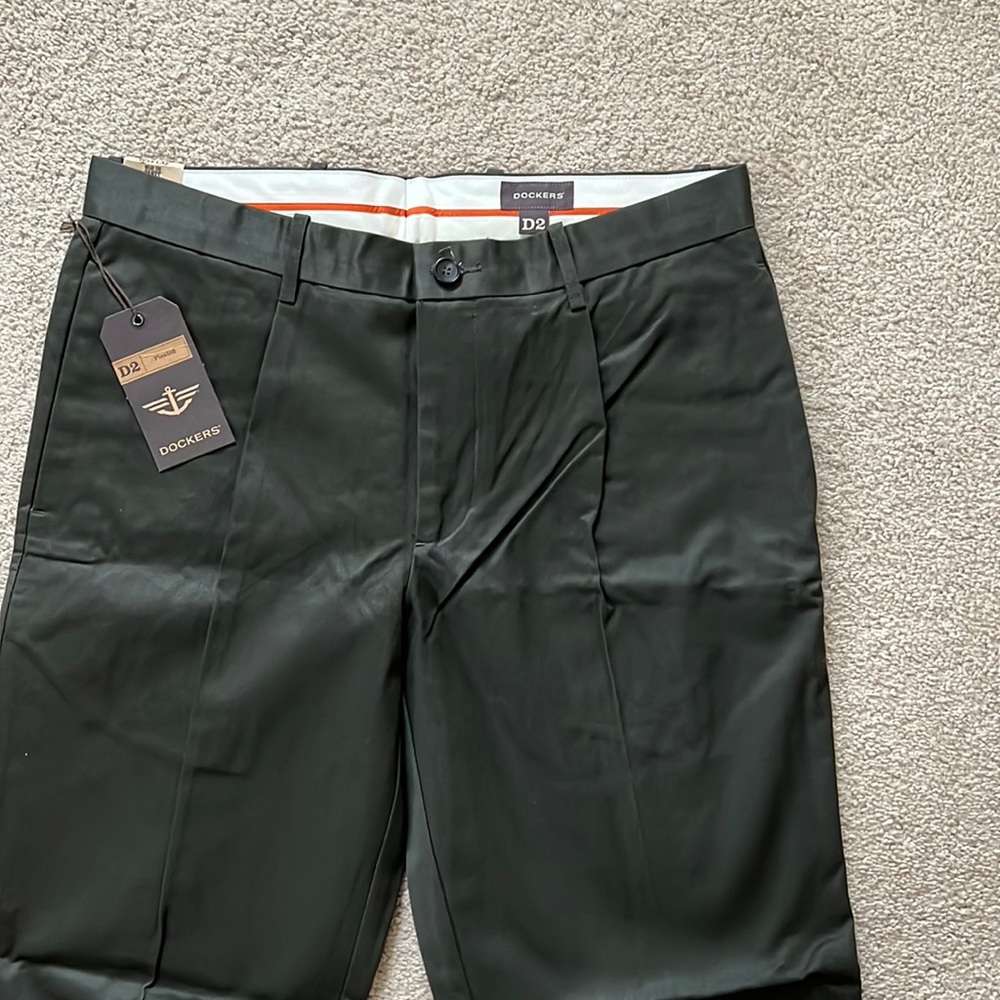 NWT- Men’s Pleated Dockers